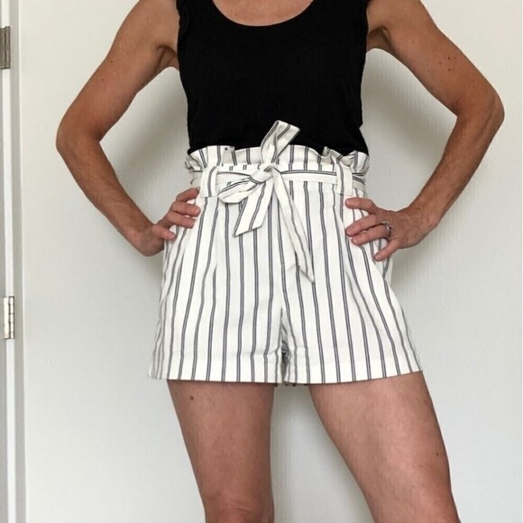 Zara TRF Pleated Belted High Waist Paper Bag Shorts White Striped Size XS New - Picture 7 of 12